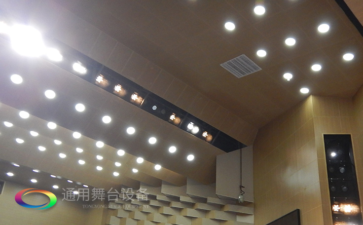 科學(xué)計(jì)劃工期、合理交叉施工，保質(zhì)保量順利完成工程的交付！通用舞臺(tái)阻燃幕布承接羊城廣州培英中學(xué)報(bào)告廳項(xiàng)目！