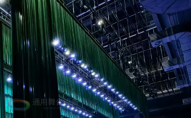 通用舞臺設備興化將軍路小學報告廳舞臺吊桿、舞臺阻燃幕布項目